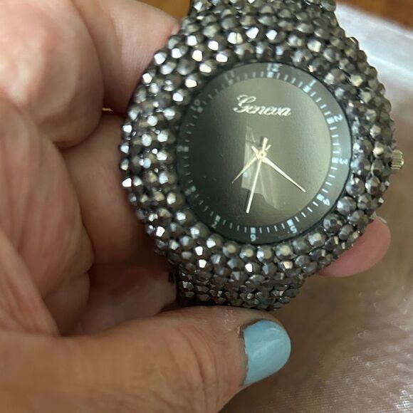Geneva Sparkling Black Crystal bracelet watch - Picture 5 of 5